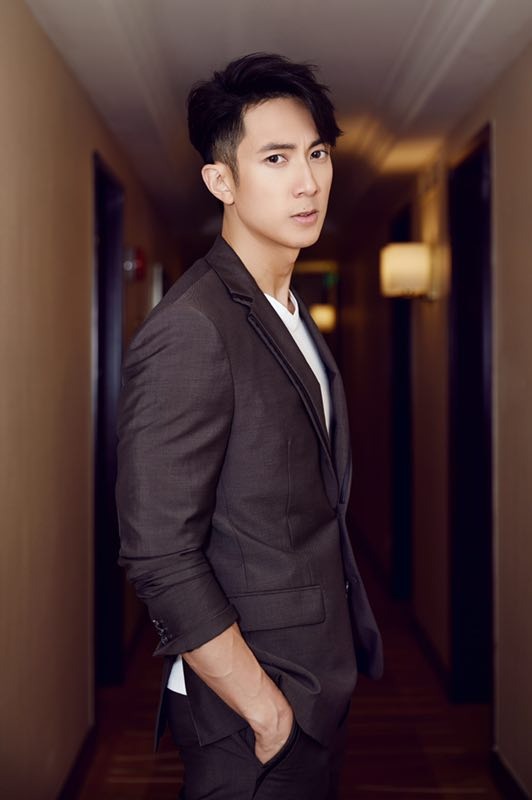 Có phải mỹ nam này uống thuốc trường sinh không mà trẻ mãi thế: U50 mà tưởng con của bạn cùng lứa- Ảnh 6. Có phải mỹ nam này uống thuốc trường sinh không mà trẻ mãi thế: U50 mà tưởng con của bạn cùng lứa- Ảnh 6.