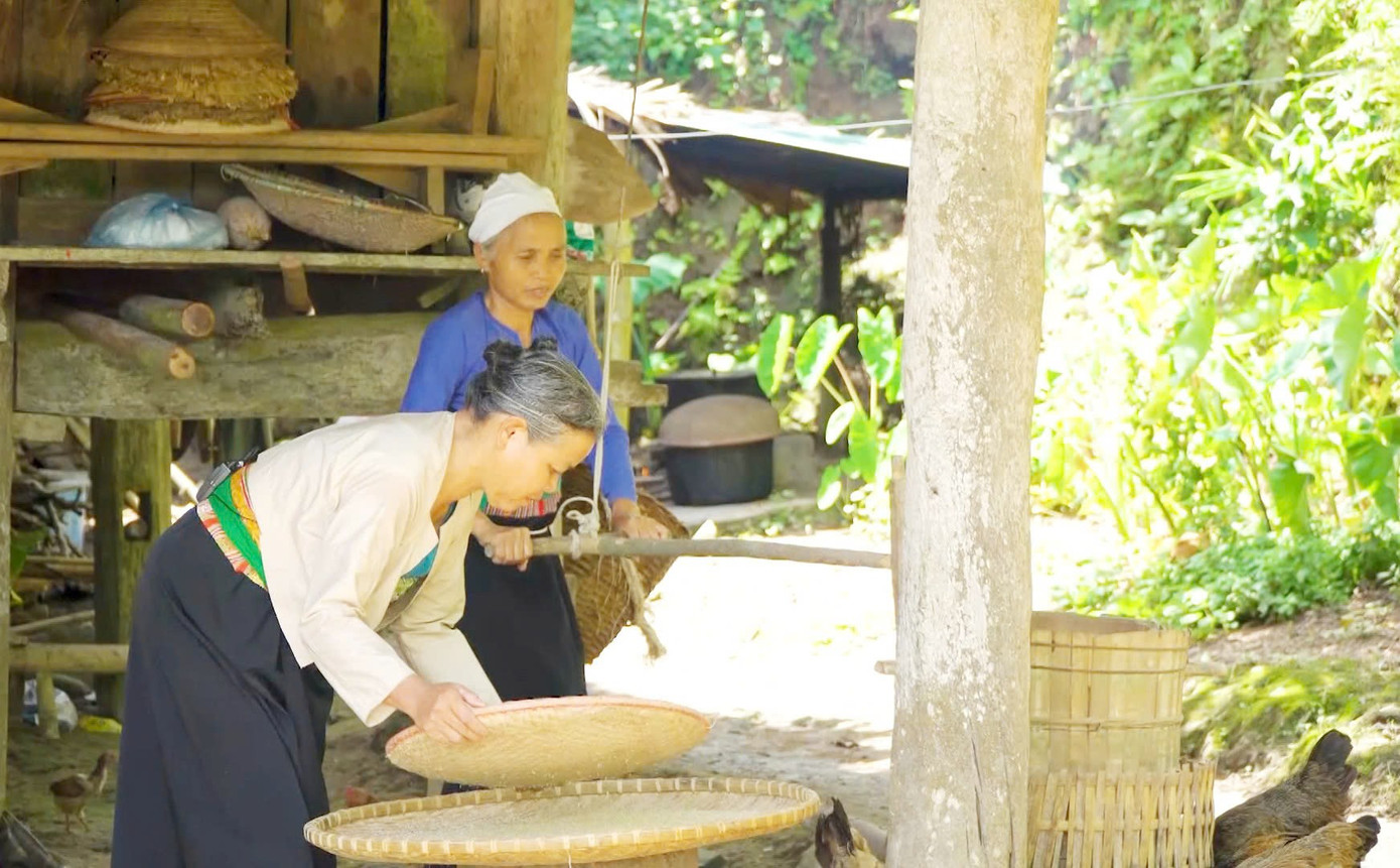 Ngắm những nếp nhà sàn nguyên sơ của người Mường ở làng du lịch- Ảnh 11.