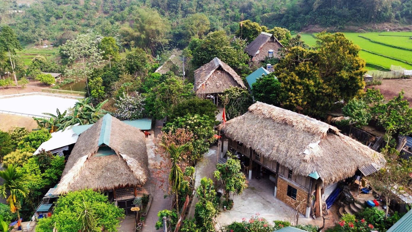 Ngắm những nếp nhà sàn nguyên sơ của người Mường ở làng du lịch- Ảnh 3.