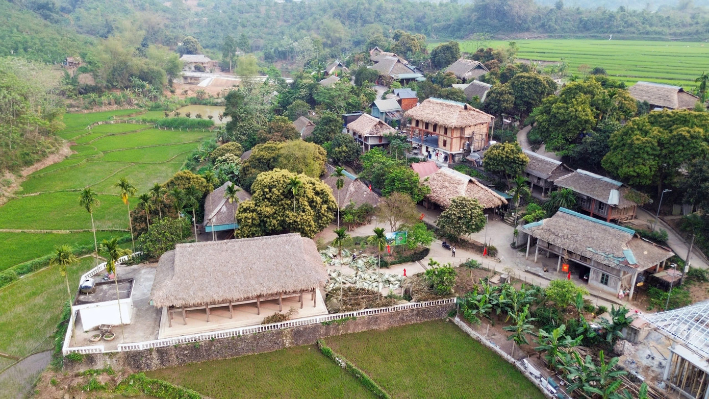 Ngắm những nếp nhà sàn nguyên sơ của người Mường ở làng du lịch- Ảnh 13.