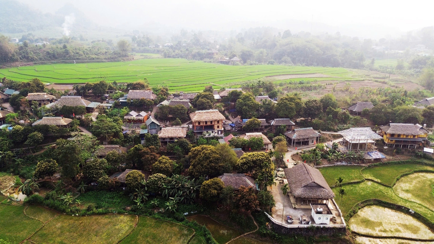 Ngắm những nếp nhà sàn nguyên sơ của người Mường ở làng du lịch- Ảnh 2.