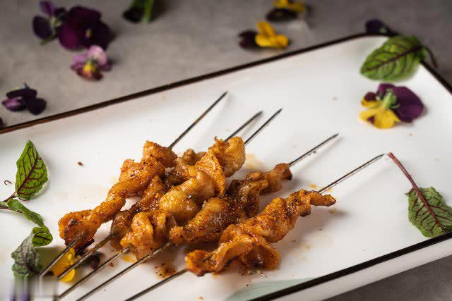 Ăn thịt gà, nhiều người mắc 8 sai lầm gây bệnh nặng- Ảnh 1.