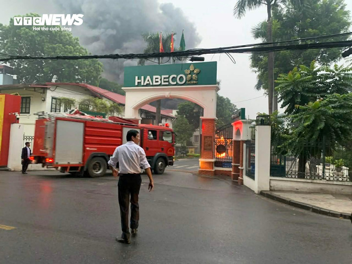 Cháy lớn tại Nhà máy Bia Hà Nội Habeco- Ảnh 2.