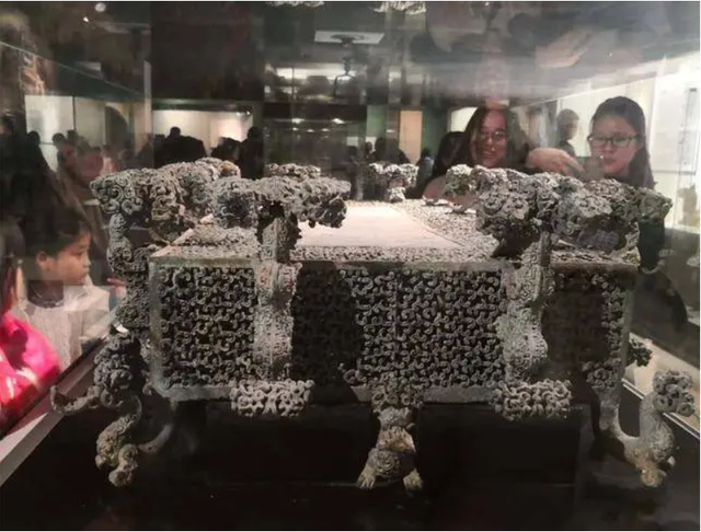 Hồ nước biến mất, cổ vật "nghịch thiên" trồi lên: Chuyên gia sửng sốt khi bí mật giấu 2.500 năm lộ diện- Ảnh 1. Hồ nước biến mất, cổ vật