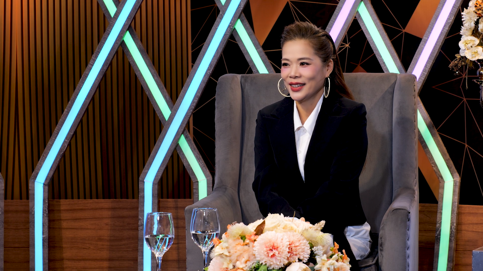 Nữ ca sĩ sở hữu vài biệt thự ngàn mét vuông ở Mỹ và Việt Nam: "Đã qua thời phải chứng minh tôi là ai"- Ảnh 1. Nữ ca sĩ sở hữu vài biệt thự ngàn mét vuông ở Mỹ và Việt Nam: "Đã qua thời phải chứng minh tôi là ai"- Ảnh 1.