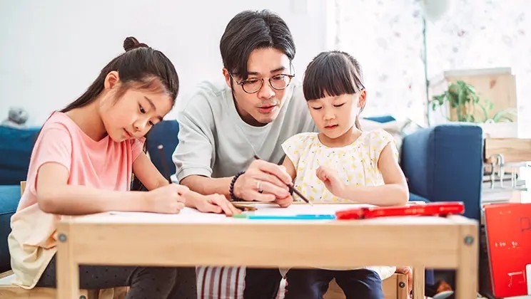 Cha mẹ "cao tay" không cần quát mắng, chỉ cần làm 3 việc này, trẻ tự khắc ngồi vào bàn, chăm chỉ học tập- Ảnh 1.