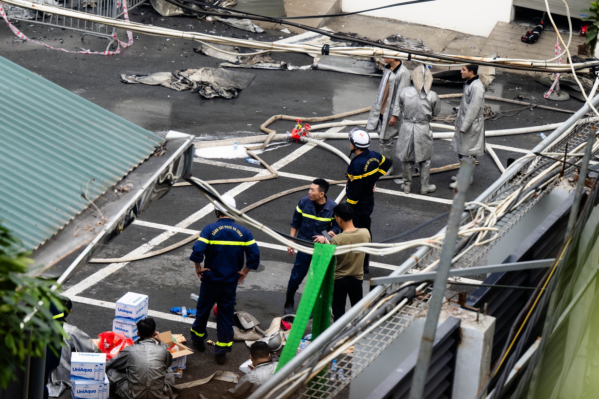 Hiện trường vụ cháy Nhà máy Bia Hà Nội Habeco- Ảnh 9. Hiện trường vụ cháy Nhà máy Bia Hà Nội Habeco- Ảnh 9.