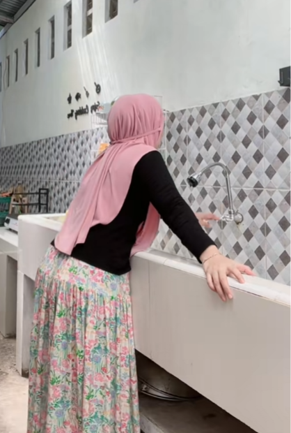 Bồn rửa bát to như bể cá khiến netizen Bồn rửa bát to như bể cá khiến netizen