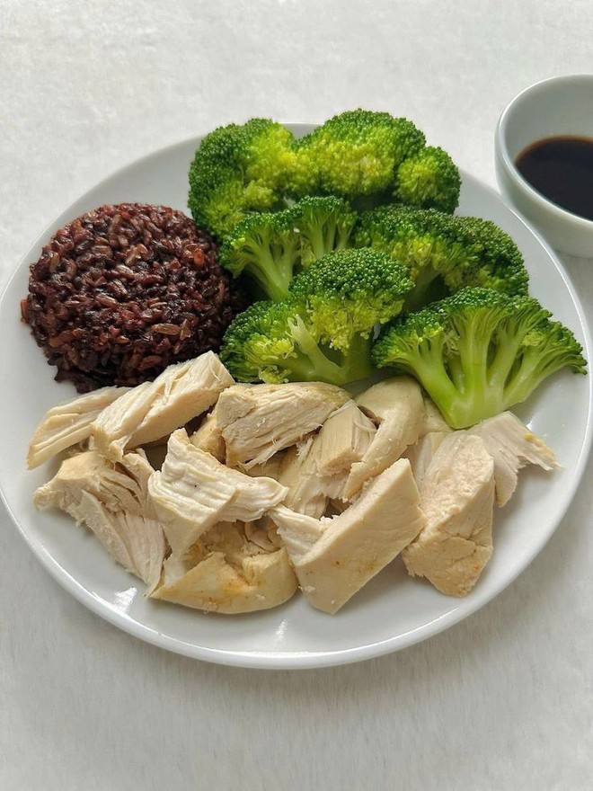 U60 giảm 7kg nhờ ăn đủ chất- Ảnh 5.