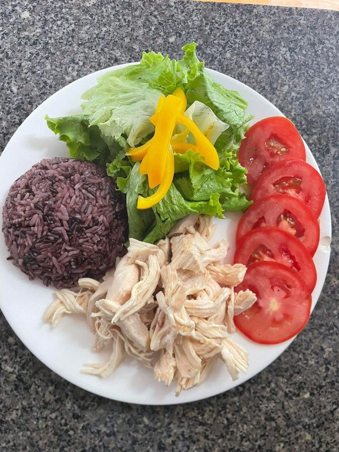 U60 giảm 7kg nhờ ăn đủ chất- Ảnh 6.