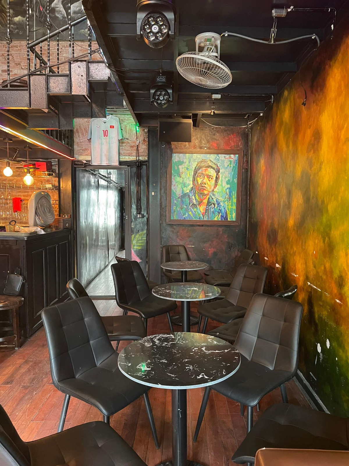 Cuộc sống của Tuấn Hưng trong căn nhà view Hồ Gươm - sân khấu liveshow 0 đồng- Ảnh 8.