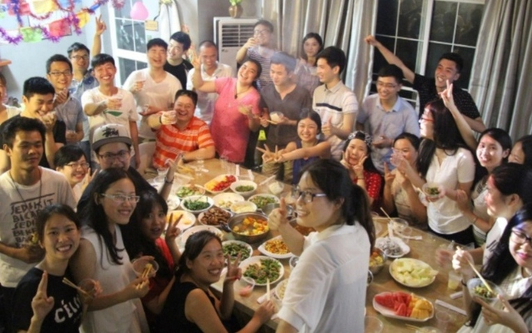 Họp lớp hết 26 triệu đồng, bạn học giàu nói 25 người chia đều để thanh toán, cả lớp phẫn nộ- Ảnh 2. Họp lớp hết 26 triệu đồng, bạn học giàu nói 25 người chia đều để thanh toán, cả lớp phẫn nộ- Ảnh 2.