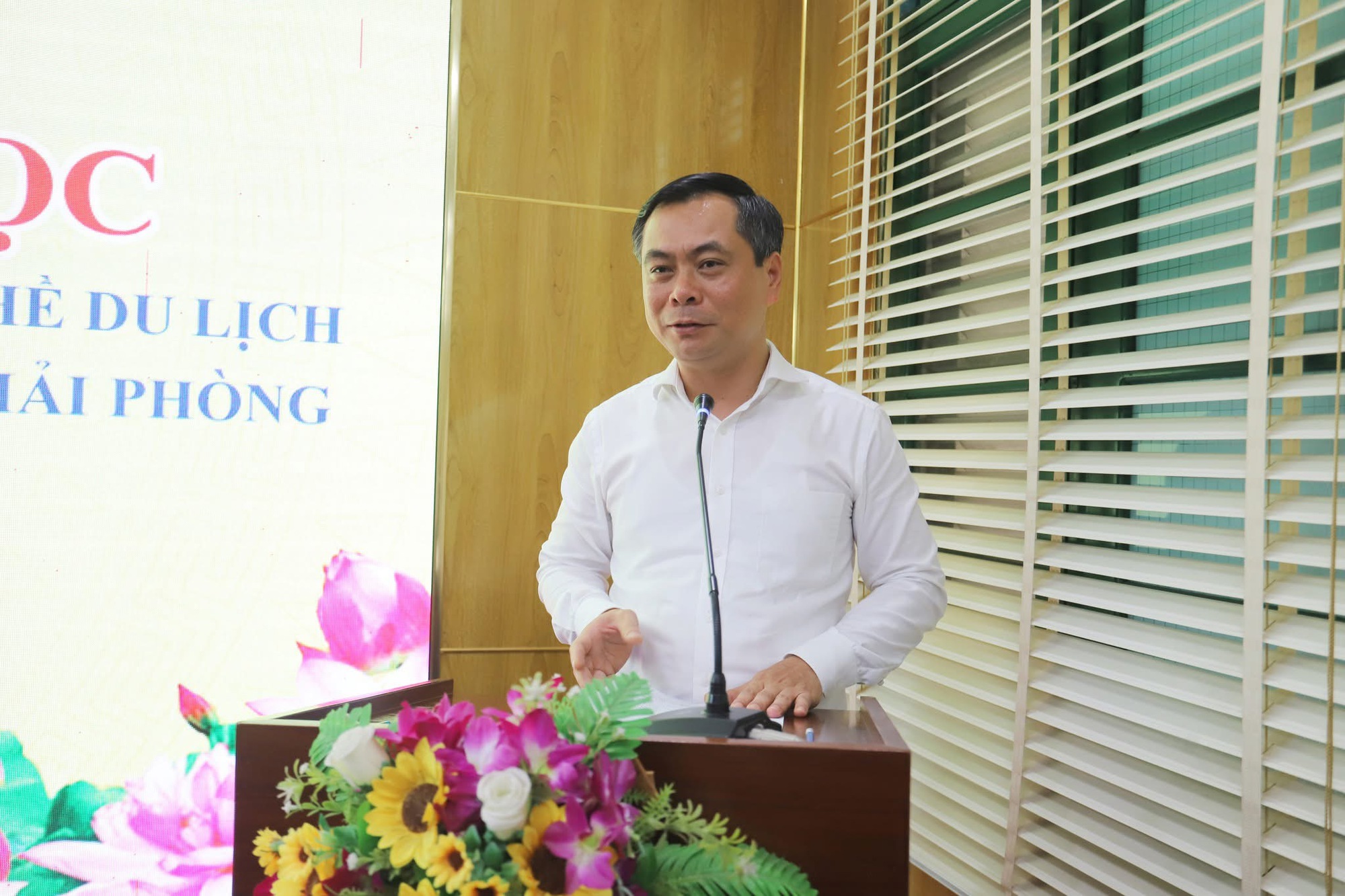 Vụ sinh viên bức xúc vì chỉ nhận 940.000 đồng hỗ trợ A80: Đối thoại trực tiếp, hiệu trưởng giải thích lý do "không ghi rõ số tiền"- Ảnh 1. Vụ sinh viên bức xúc vì chỉ nhận 940.000 đồng hỗ trợ A80: Đối thoại trực tiếp, hiệu trưởng giải thích lý do "không ghi rõ số tiền"- Ảnh 1.