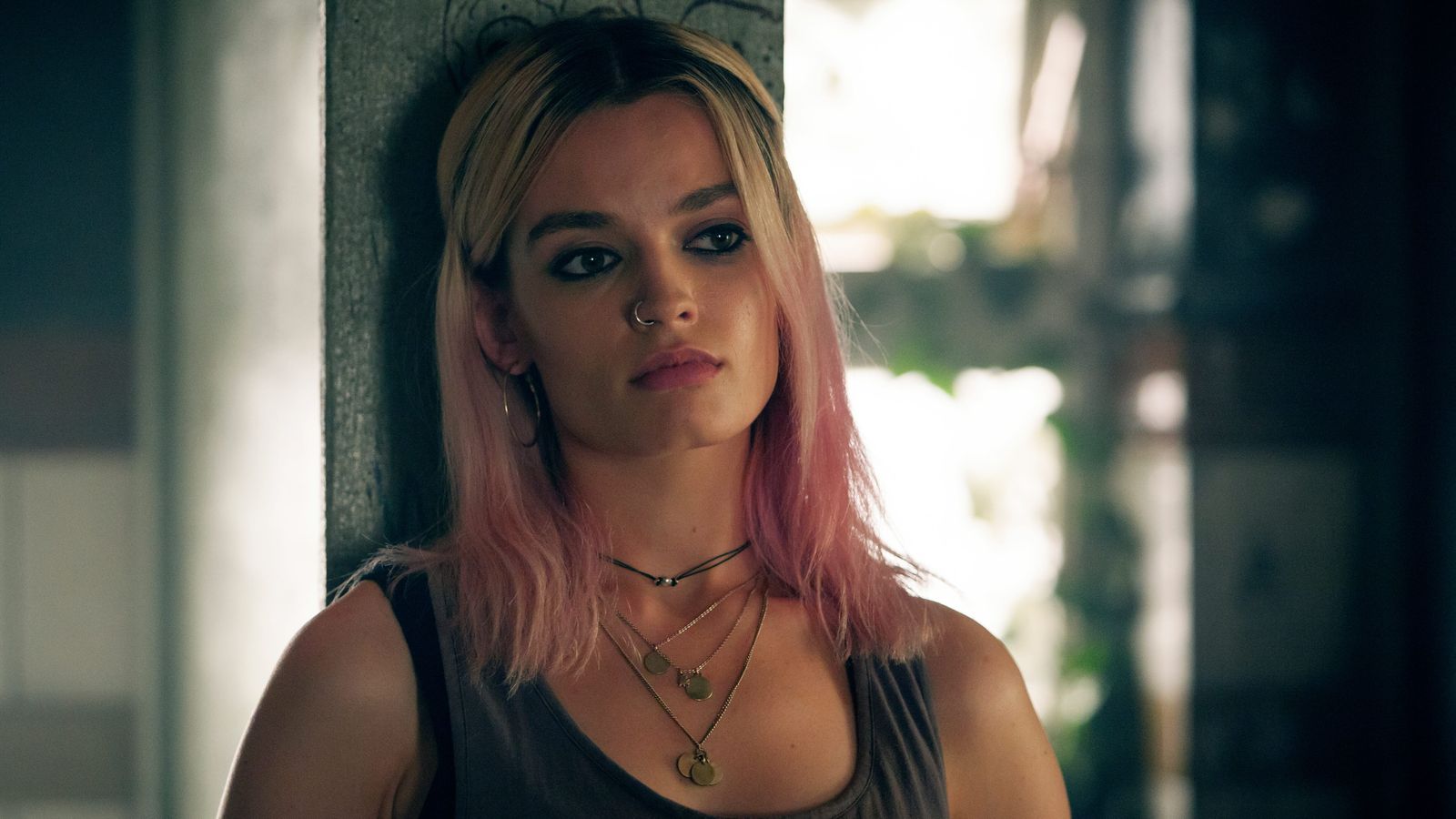 Nữ sinh nổi loạn của phim Sex Education lột xác với vai diễn mới- Ảnh 4. Nữ sinh nổi loạn của phim Sex Education lột xác với vai diễn mới- Ảnh 4.