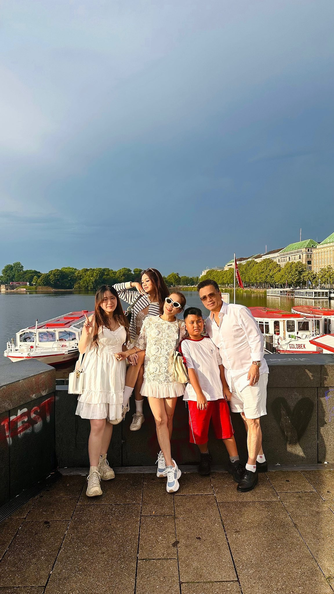 Nữ ca sĩ sở hữu vài biệt thự ngàn mét vuông ở Mỹ và Việt Nam: "Đã qua thời phải chứng minh tôi là ai"- Ảnh 5. Nữ ca sĩ sở hữu vài biệt thự ngàn mét vuông ở Mỹ và Việt Nam: "Đã qua thời phải chứng minh tôi là ai"- Ảnh 5.