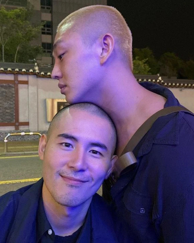 Ảnh đế Yoo Ah In thân mật với trai cởi trần cơ bắp giữa đêm, mối tình với bạn trai đã toang?- Ảnh 3. Ảnh đế Yoo Ah In thân mật với trai cởi trần cơ bắp giữa đêm, mối tình với bạn trai đã toang?- Ảnh 3.