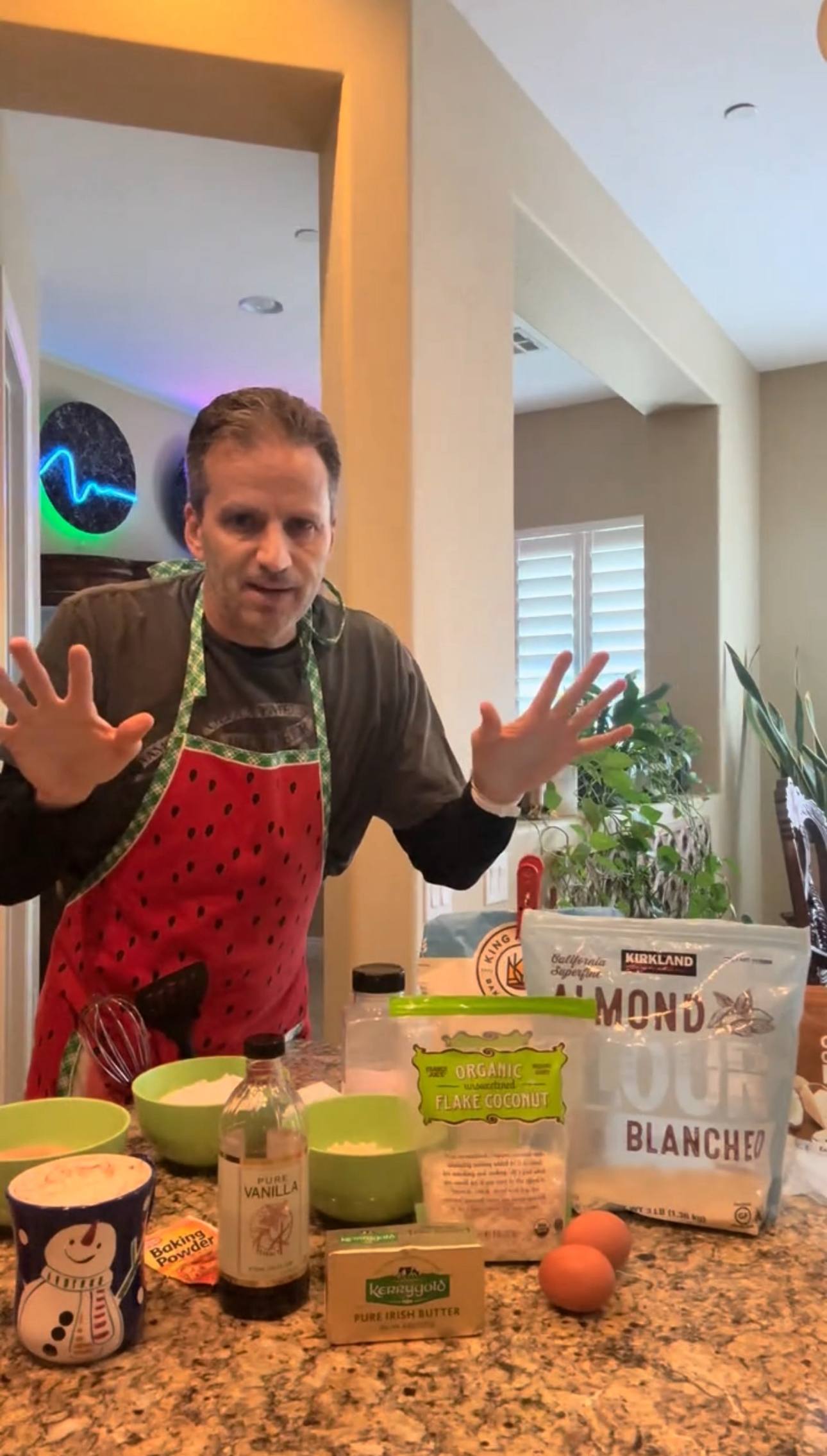 Phát hiện khách Tây nói tiếng Việt rặc miền Tây, ai xem cũng phải tua đi đi lại để kiểm chứng- Ảnh 1.