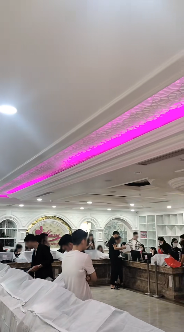 Máy móc phủ vải trắng, hàng trăm nhân viên làm thủ tục nghỉ việc khi TMV Mailisa ngừng hoạt động- Ảnh 5. Máy móc phủ vải trắng, hàng trăm nhân viên làm thủ tục nghỉ việc khi TMV Mailisa ngừng hoạt động- Ảnh 5.