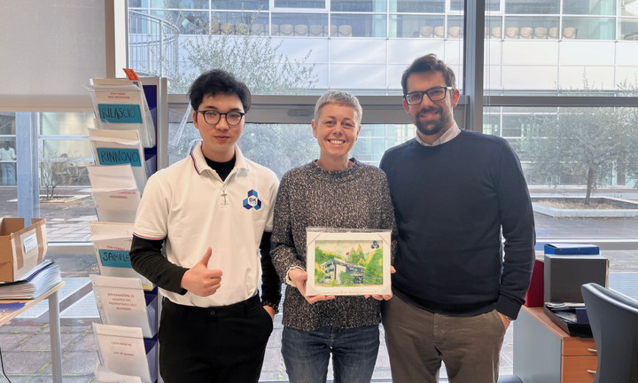 "Kho báu" của thủ khoa Bách khoa TP.HCM gây sốt tại lễ tốt nghiệp- Ảnh 2.