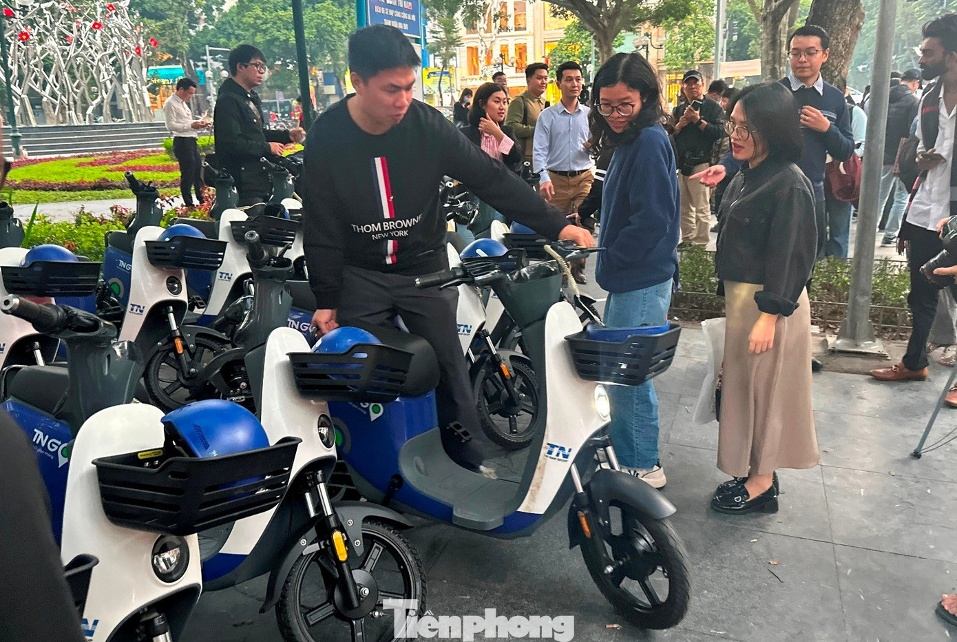 Xe đạp điện công cộng lần đầu có mặt tại Hà Nội: Pin tháo rời, chạy 90 km mỗi lần sạc- Ảnh 3.