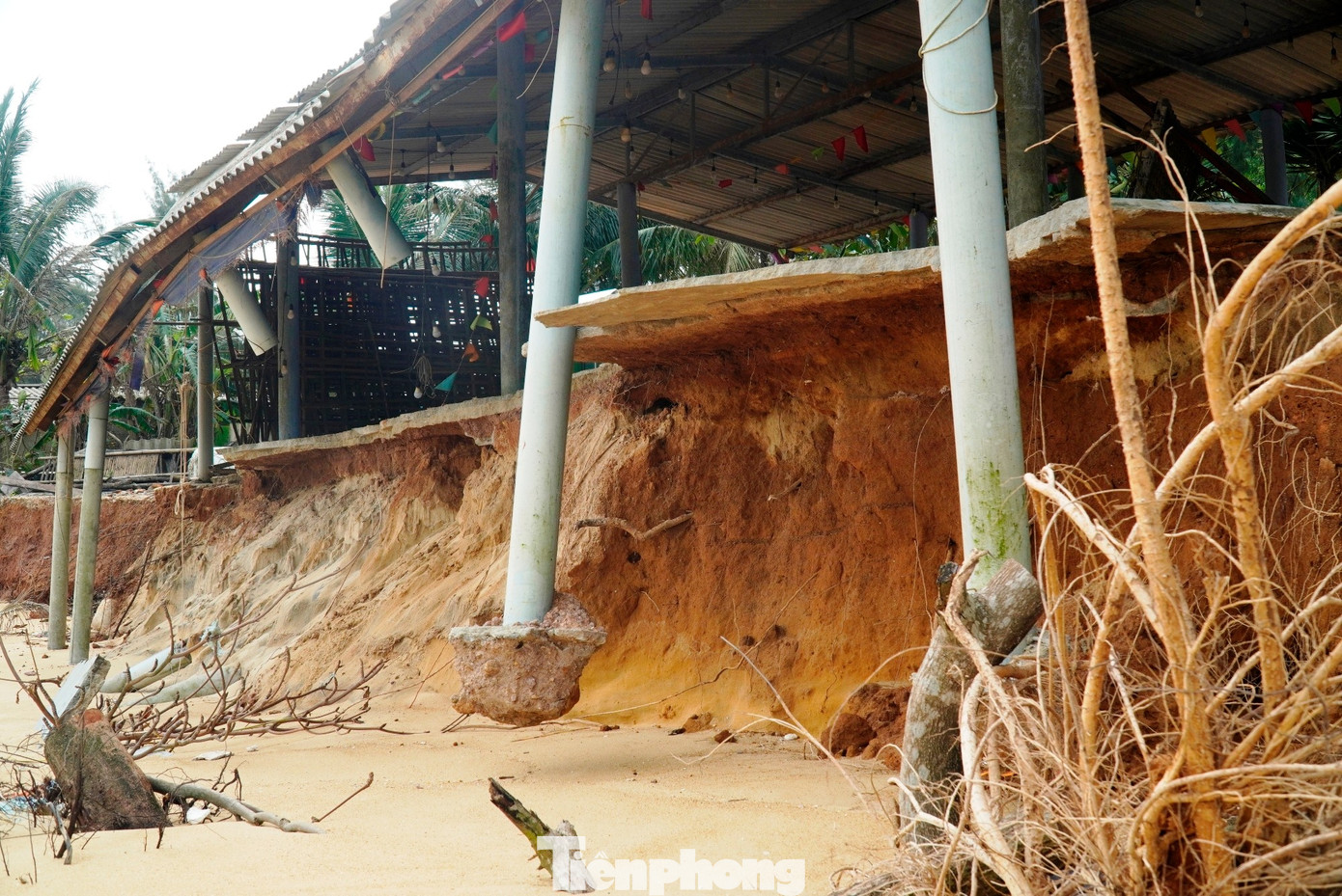 Cảnh tượng chưa từng thấy tại bãi tắm nổi tiếng xứ Huế- Ảnh 3.