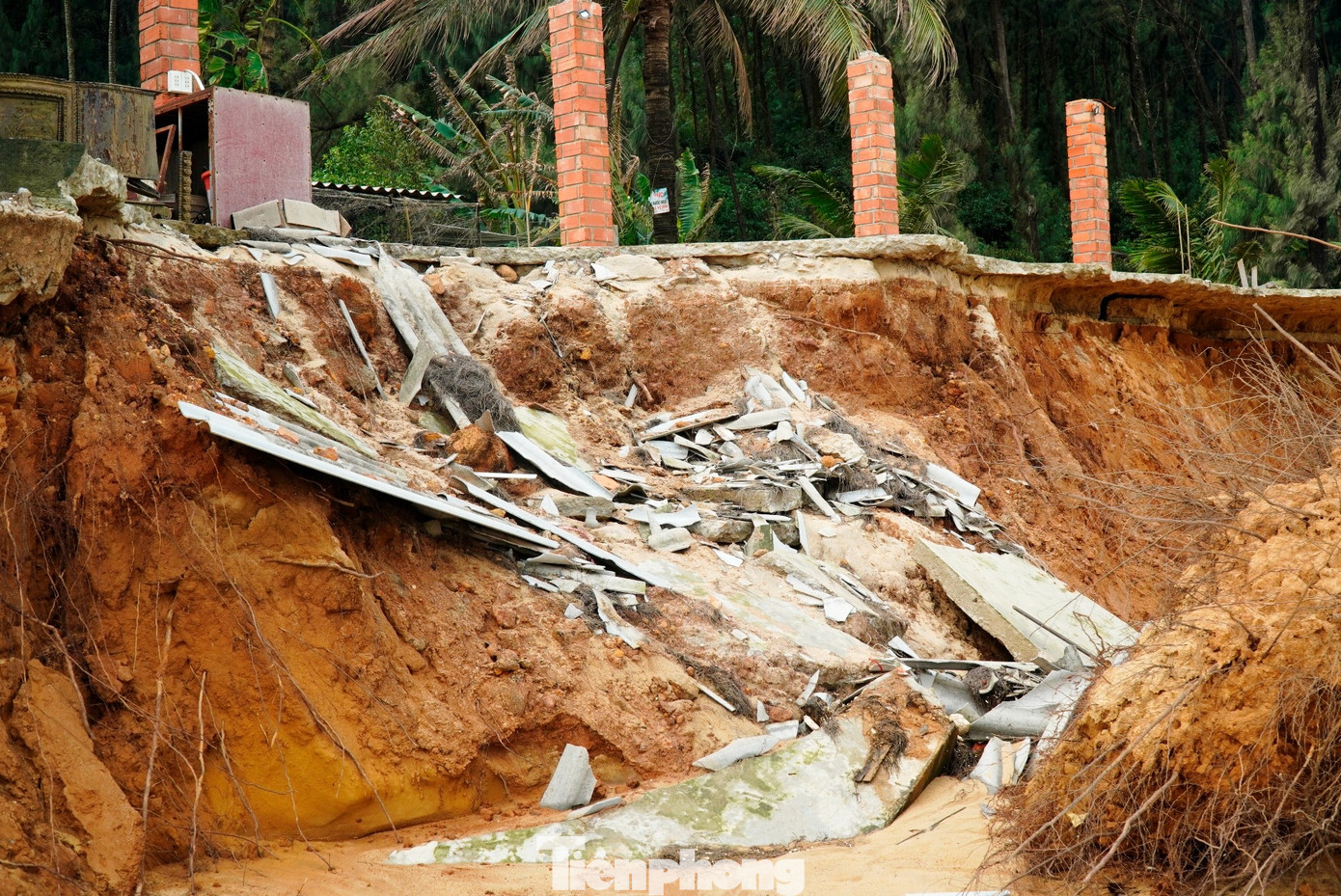 Cảnh tượng chưa từng thấy tại bãi tắm nổi tiếng xứ Huế- Ảnh 6.