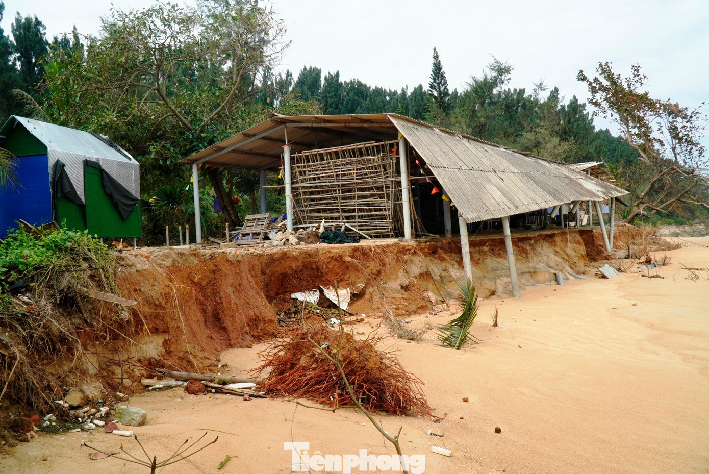 Cảnh tượng chưa từng thấy tại bãi tắm nổi tiếng xứ Huế- Ảnh 5.