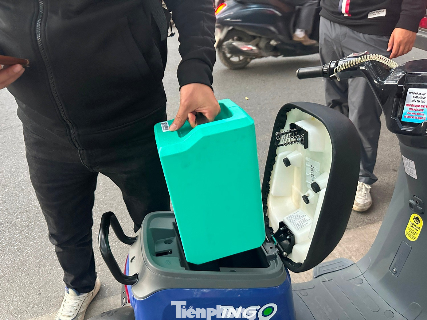 Xe đạp điện công cộng lần đầu có mặt tại Hà Nội: Pin tháo rời, chạy 90 km mỗi lần sạc- Ảnh 6.