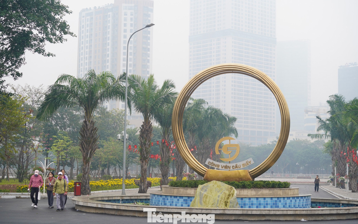 Hà Nội "chìm nghỉm" trong ô nhiễm không khí- Ảnh 3.