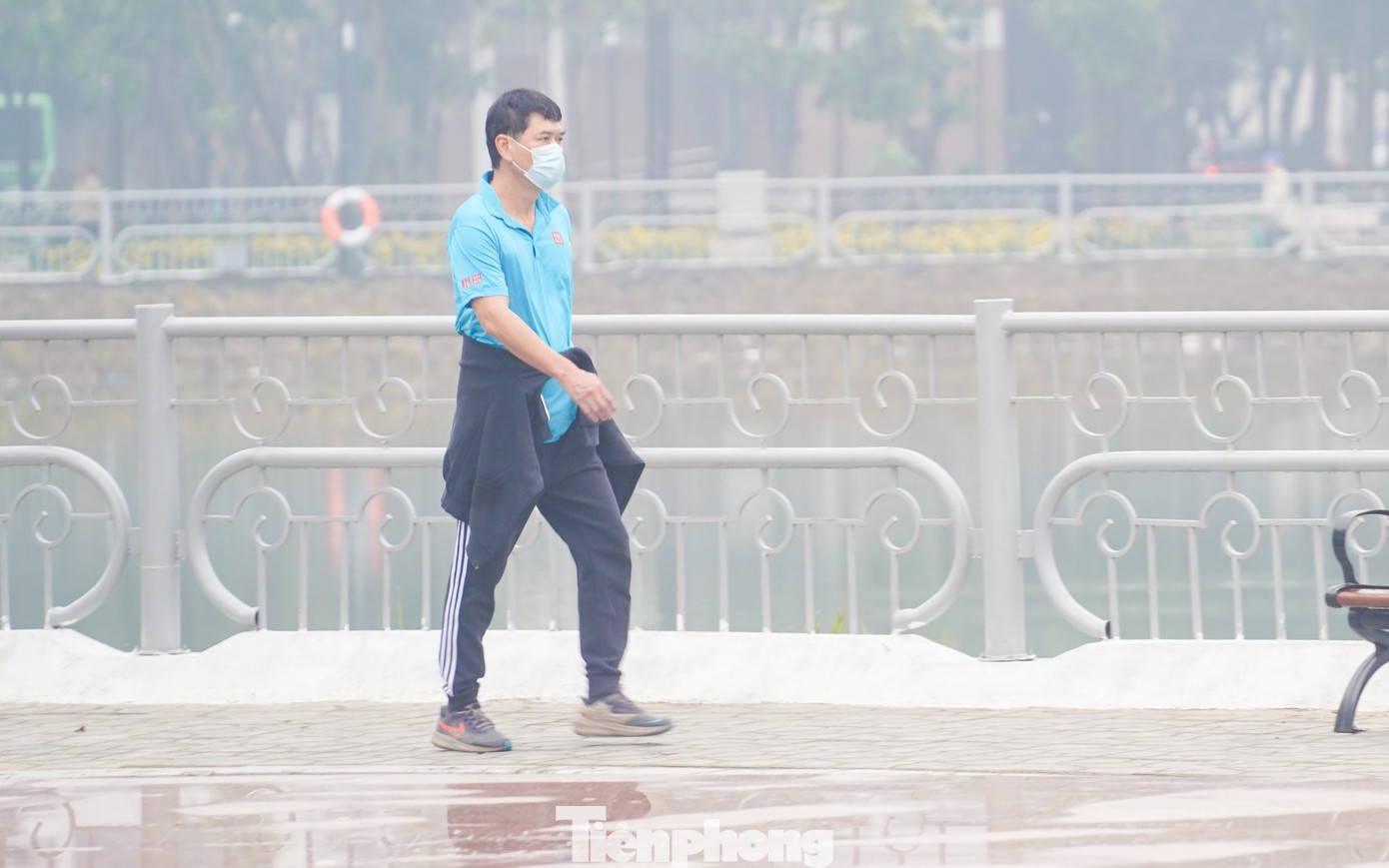 Hà Nội "chìm nghỉm" trong ô nhiễm không khí- Ảnh 4.