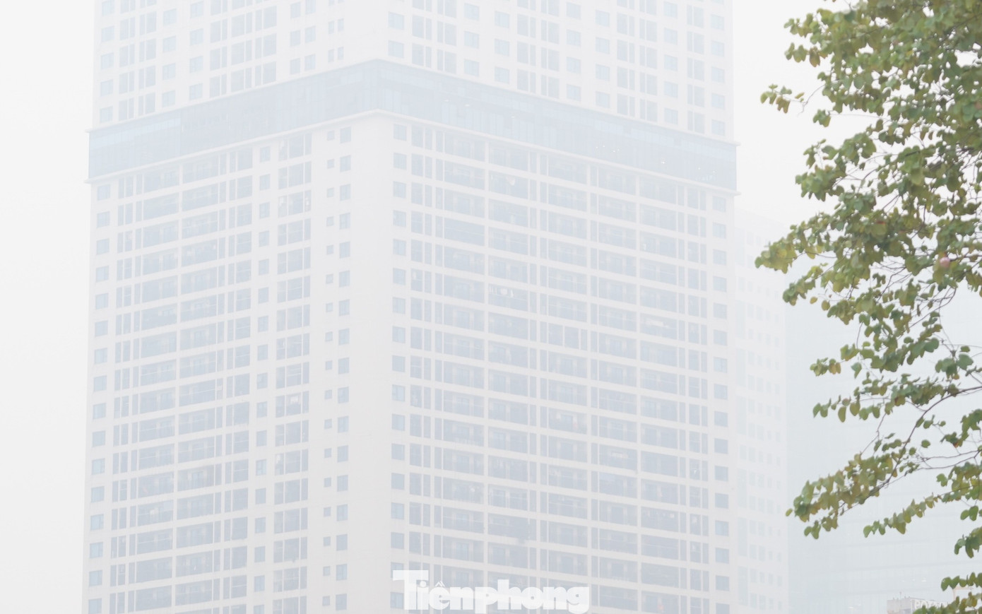 Hà Nội "chìm nghỉm" trong ô nhiễm không khí- Ảnh 10.