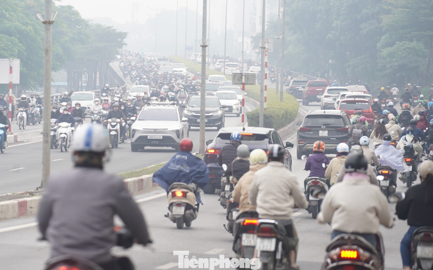 Hà Nội "chìm nghỉm" trong ô nhiễm không khí- Ảnh 7.
