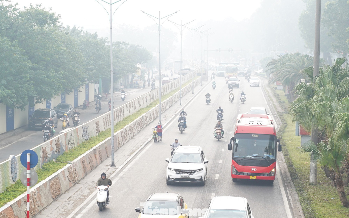 Hà Nội "chìm nghỉm" trong ô nhiễm không khí- Ảnh 2.