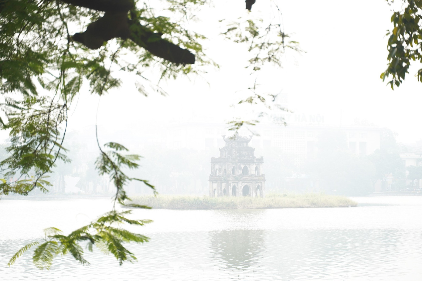 Hà Nội "chìm nghỉm" trong ô nhiễm không khí- Ảnh 15.