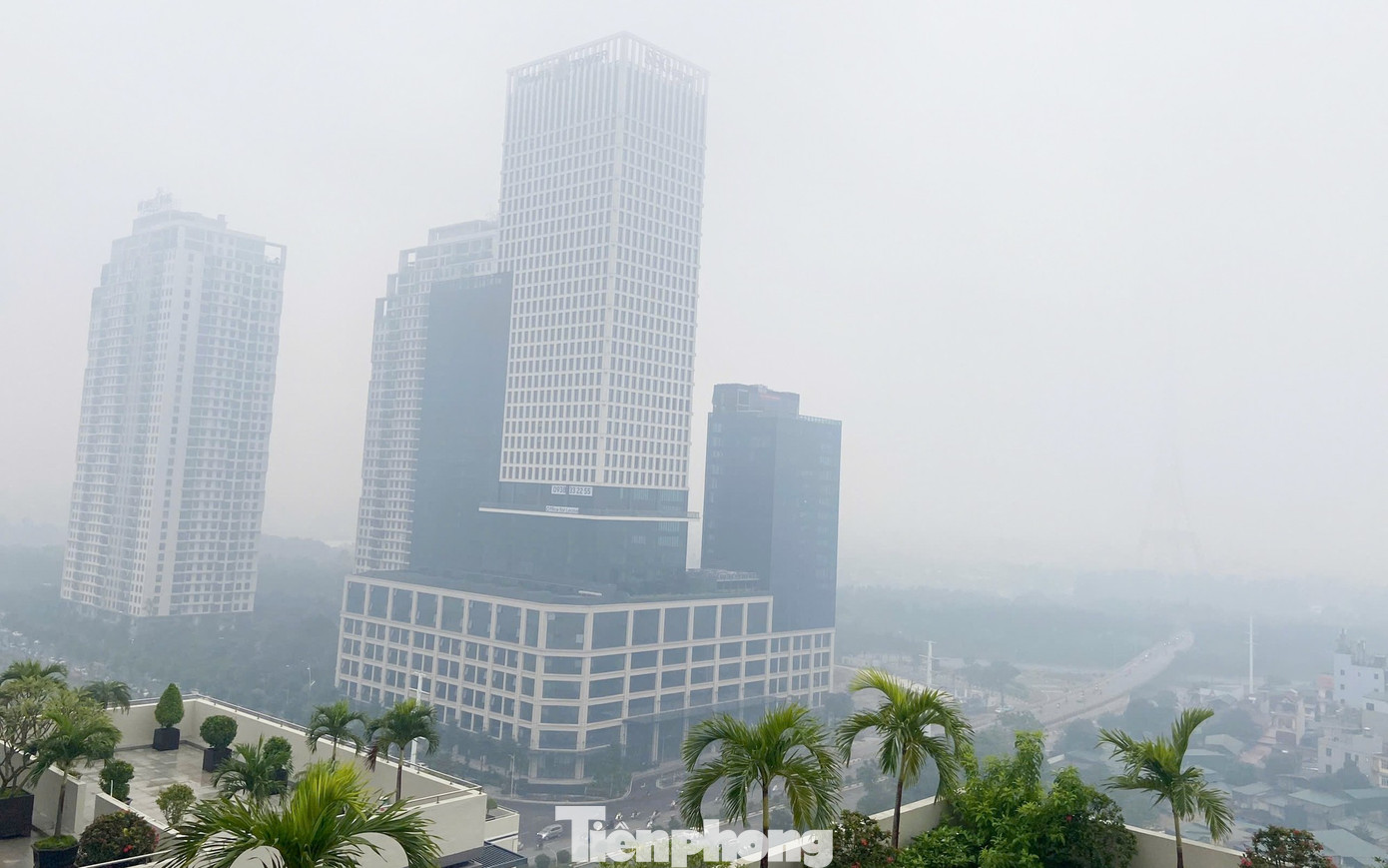 Hà Nội "chìm nghỉm" trong ô nhiễm không khí- Ảnh 16.