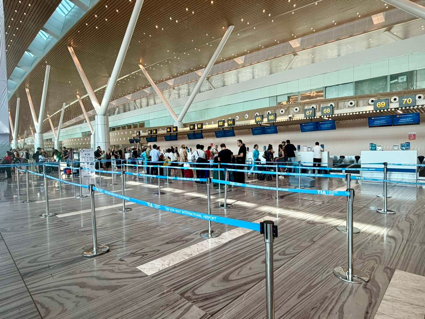 Đi máy bay bằng VNeID và kiosks: Thông thoáng, nhẹ tênh- Ảnh 5.