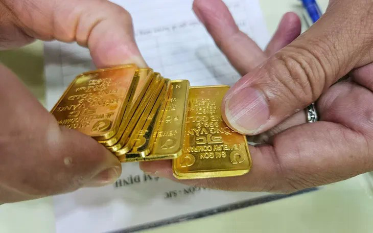 Giá vàng trong nước cao hơn thế giới 20 triệu đồng/lượng- Ảnh 1.