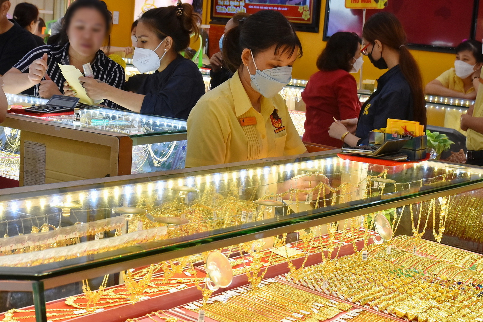 Đánh thuế giao dịch vàng miếng: Ai sẽ là người phải nộp?- Ảnh 1.