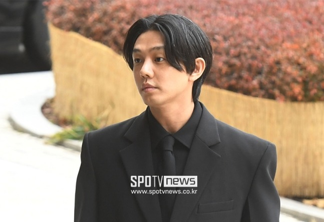 Ảnh đế Yoo Ah In thân mật với trai cởi trần cơ bắp giữa đêm, mối tình với bạn trai đã toang?- Ảnh 6. Ảnh đế Yoo Ah In thân mật với trai cởi trần cơ bắp giữa đêm, mối tình với bạn trai đã toang?- Ảnh 6.