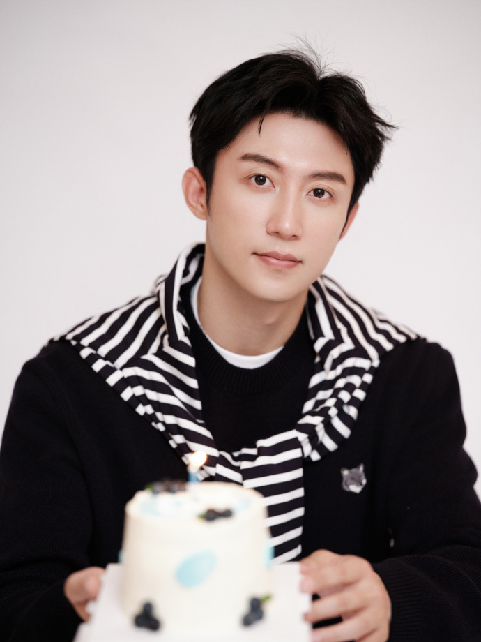 Mỹ nam lộ clip hẹn hò ở Phú Quốc thay bồ, lần này cặp kè Hoa khôi đẹp nhất trường múa?- Ảnh 1. Mỹ nam lộ clip hẹn hò ở Phú Quốc thay bồ, lần này cặp kè Hoa khôi đẹp nhất trường múa?- Ảnh 1.