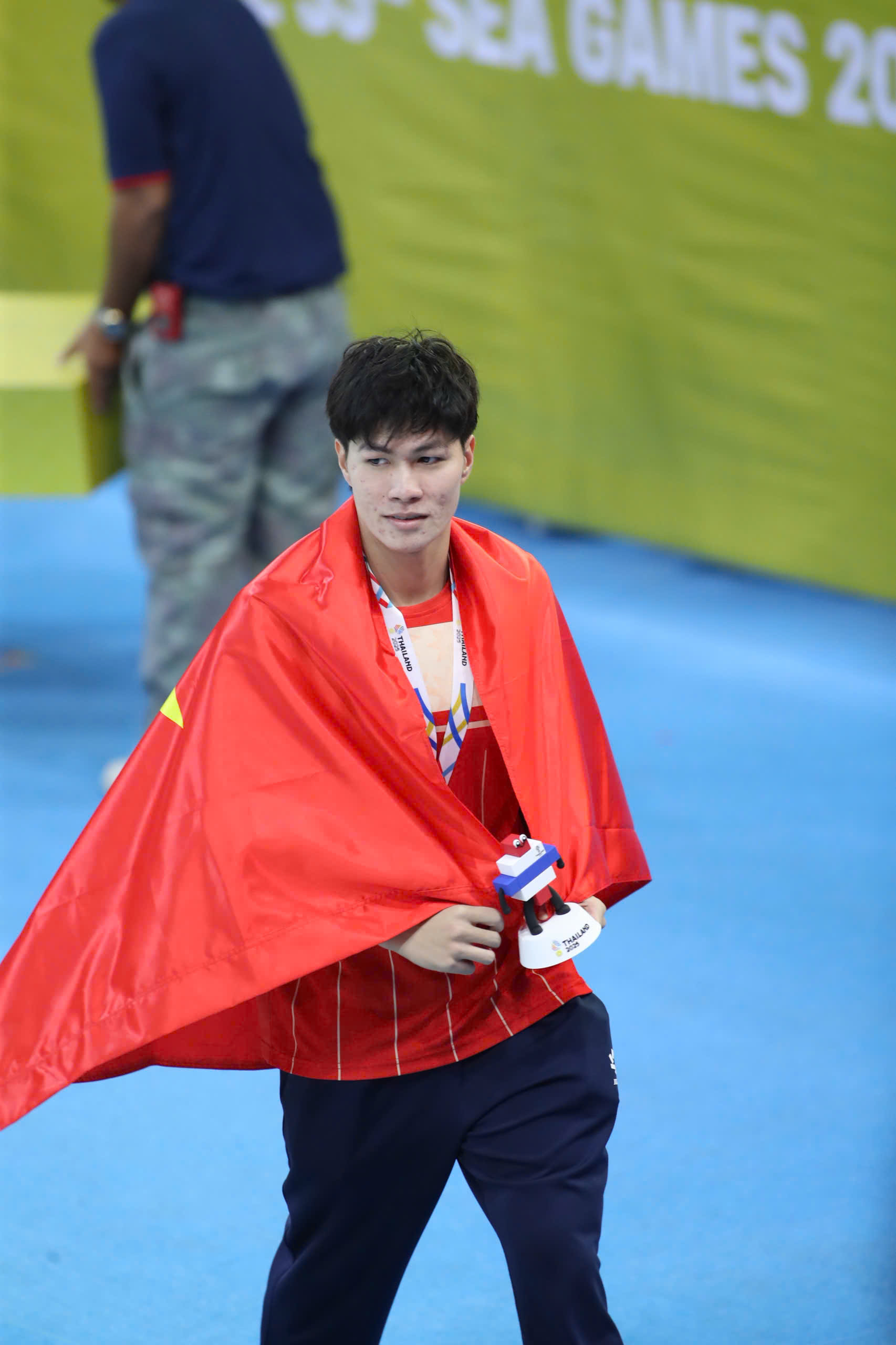 Ngắm trai 6 múi Trần Hưng Nguyên bơi "out trình" ở SEA Games, giành HCV cho Việt Nam- Ảnh 4. Ngắm trai 6 múi Trần Hưng Nguyên bơi "out trình" ở SEA Games, giành HCV cho Việt Nam- Ảnh 4.