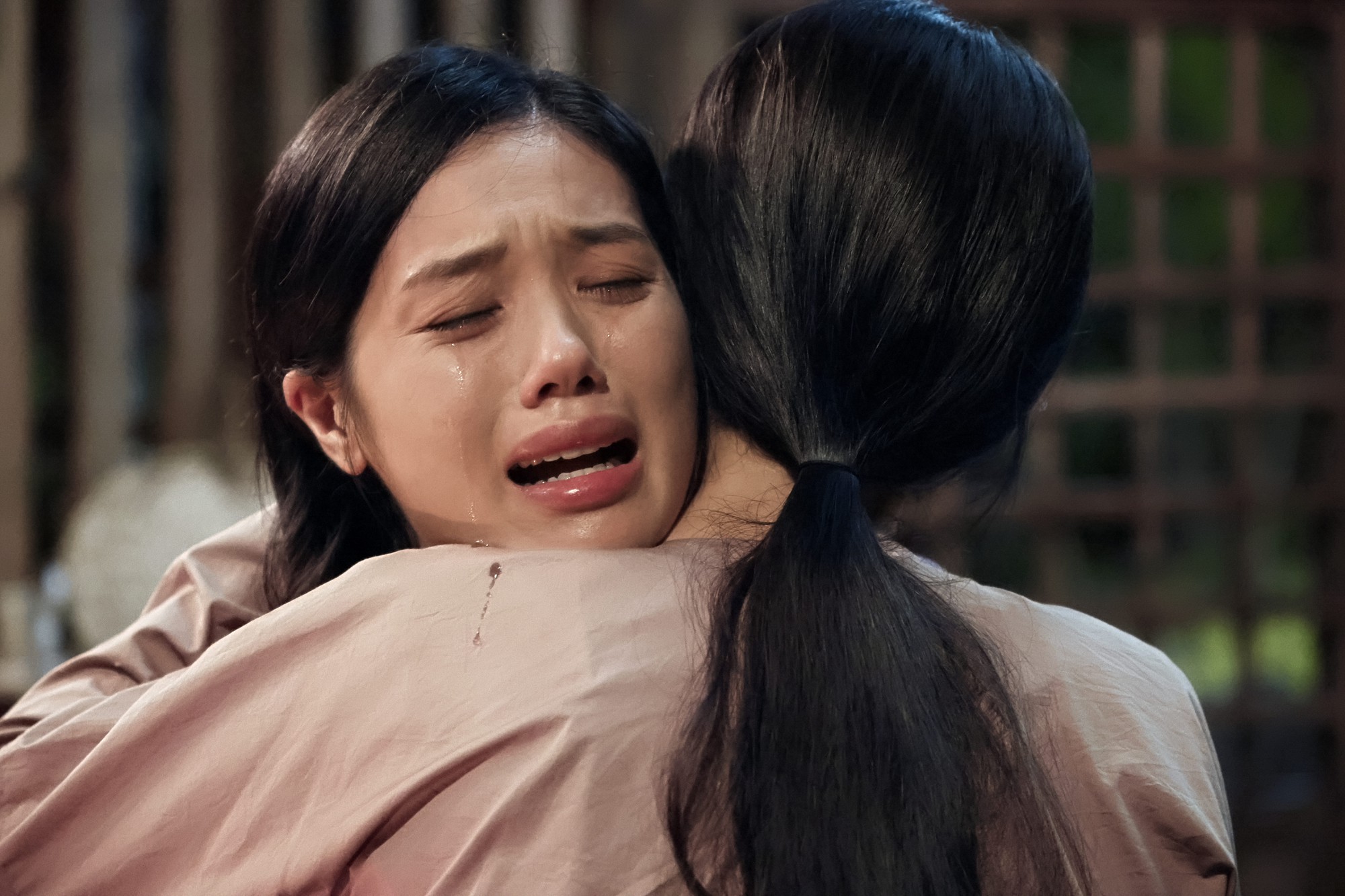 Khóc hết 10 gói khăn giấy vẫn phải lao vào xem phim Việt này: Nhìn nữ chính mà xót vô cùng, biên kịch ác quá vậy- Ảnh 6. Khóc hết 10 gói khăn giấy vẫn phải lao vào xem phim Việt này: Nhìn nữ chính mà xót vô cùng, biên kịch ác quá vậy- Ảnh 6.