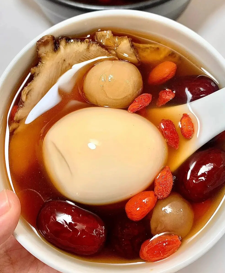 Đừng chỉ ăn trứng luộc, trứng rán nữa, kết hợp với nguyên liệu này nam bổ thận, nữ bổ huyết, người già, trẻ em bổ dạ dày- Ảnh 3.