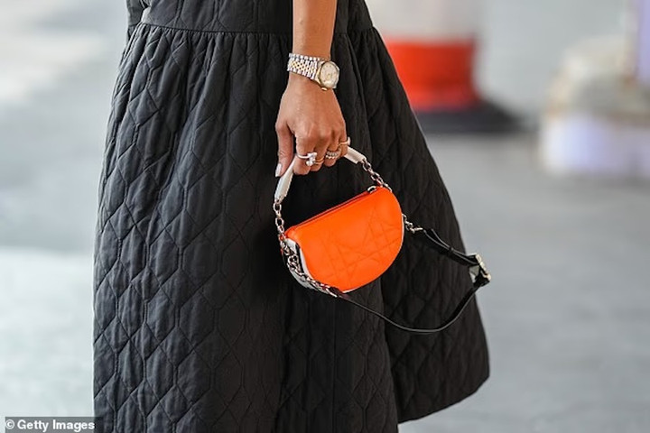 Nh&agrave; trị liệu t&acirc;m l&yacute; tiết lộ 38 dấu hiệu cho thấy bạn tự tin hay tự ti- Ảnh 1.