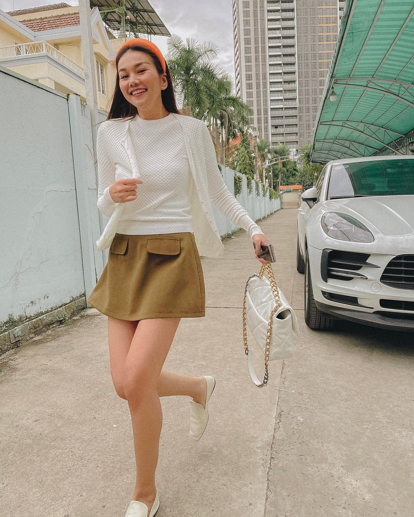 Phạm Thanh Hằng mặc gì cũng trẻ trung là nhờ 4 mẫu giày hack tuổi- Ảnh 7. Phạm Thanh Hằng mặc gì cũng trẻ trung là nhờ 4 mẫu giày hack tuổi- Ảnh 7.