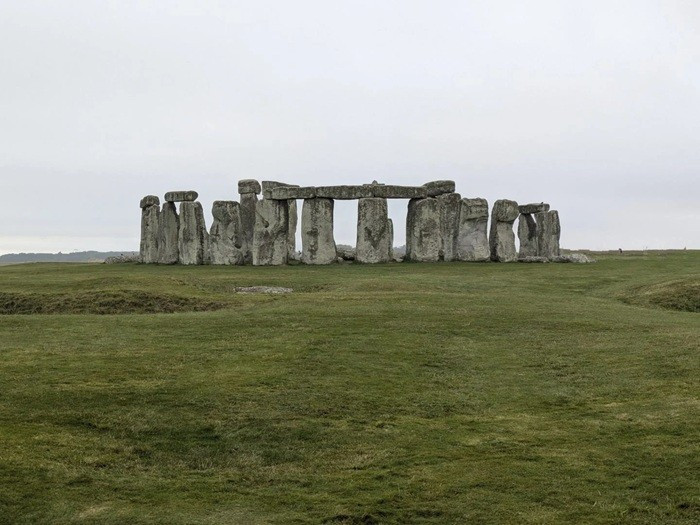 16 hố bí ẩn gần Stonehenge hé lộ sự thật gây chấn động- Ảnh 1.