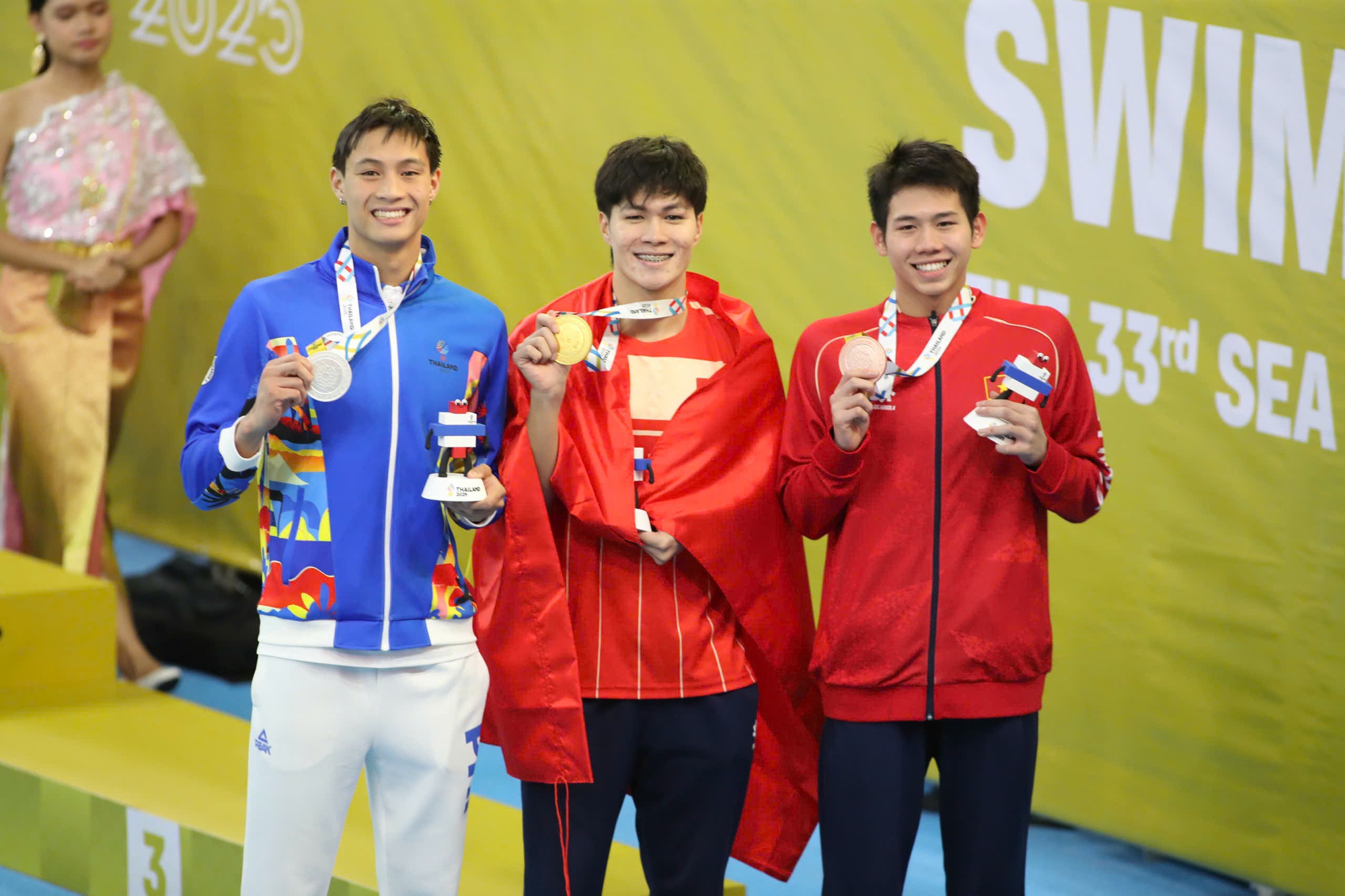 Ngắm trai 6 múi Trần Hưng Nguyên bơi "out trình" ở SEA Games, giành HCV cho Việt Nam- Ảnh 2. Ngắm trai 6 múi Trần Hưng Nguyên bơi "out trình" ở SEA Games, giành HCV cho Việt Nam- Ảnh 2.