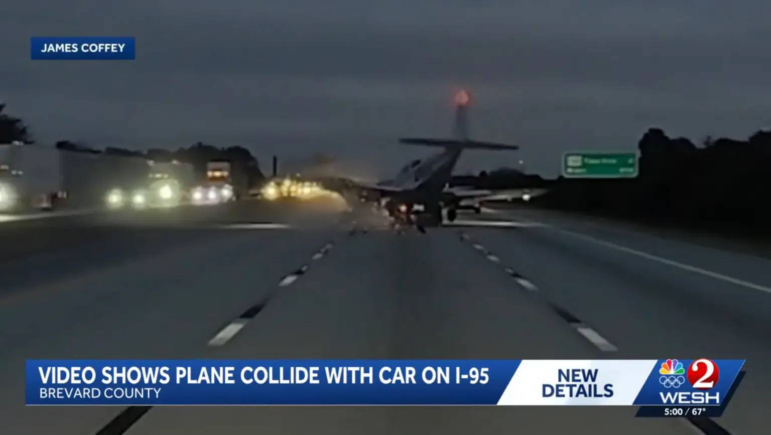 Kinh hoàng cảnh máy bay rơi xuống đường, đâm thẳng vào ô tô trên cao tốc- Ảnh 1. Kinh hoàng cảnh máy bay rơi xuống đường, đâm thẳng vào ô tô trên cao tốc- Ảnh 1.