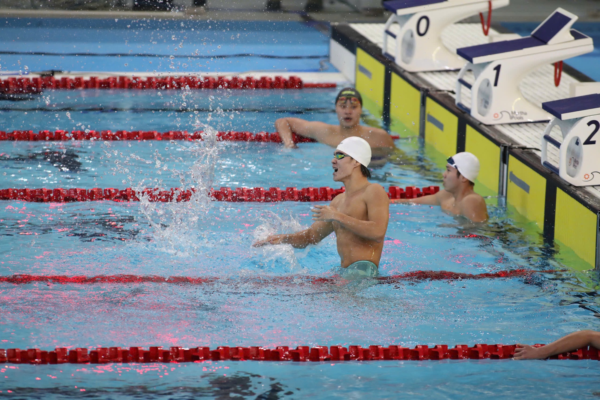 Ngắm trai 6 múi Trần Hưng Nguyên bơi "out trình" ở SEA Games, giành HCV cho Việt Nam- Ảnh 6. Ngắm trai 6 múi Trần Hưng Nguyên bơi "out trình" ở SEA Games, giành HCV cho Việt Nam- Ảnh 6.