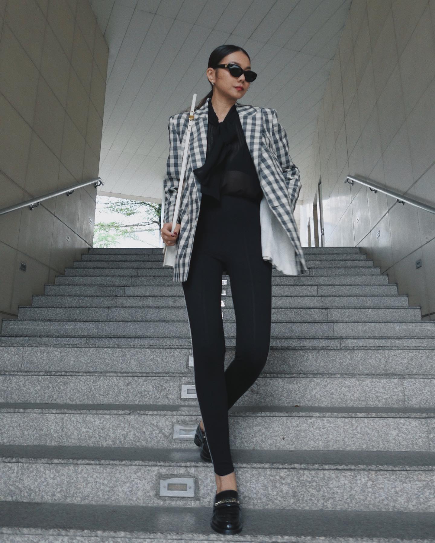 Phạm Thanh Hằng mặc gì cũng trẻ trung là nhờ 4 mẫu giày hack tuổi- Ảnh 6. Phạm Thanh Hằng mặc gì cũng trẻ trung là nhờ 4 mẫu giày hack tuổi- Ảnh 6.